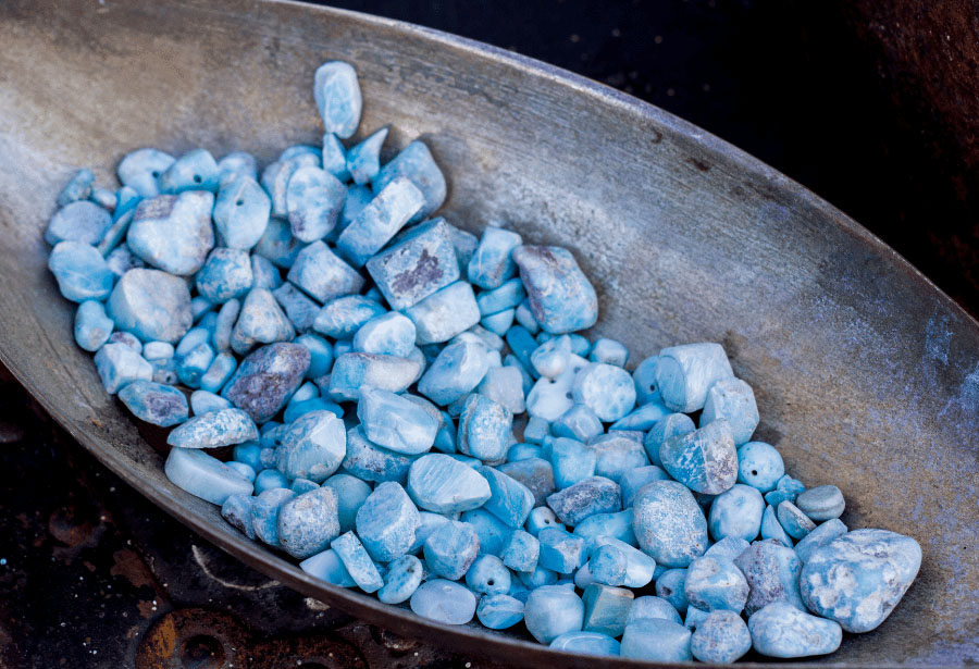 Blue Larimar properties and meaning: 