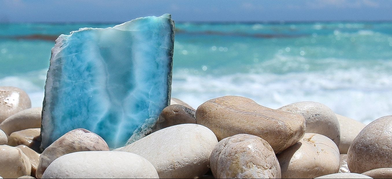 larimar rock desktop e1685057970596