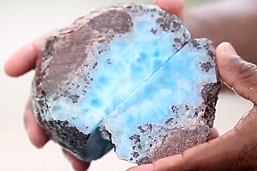 about larimar cut rock