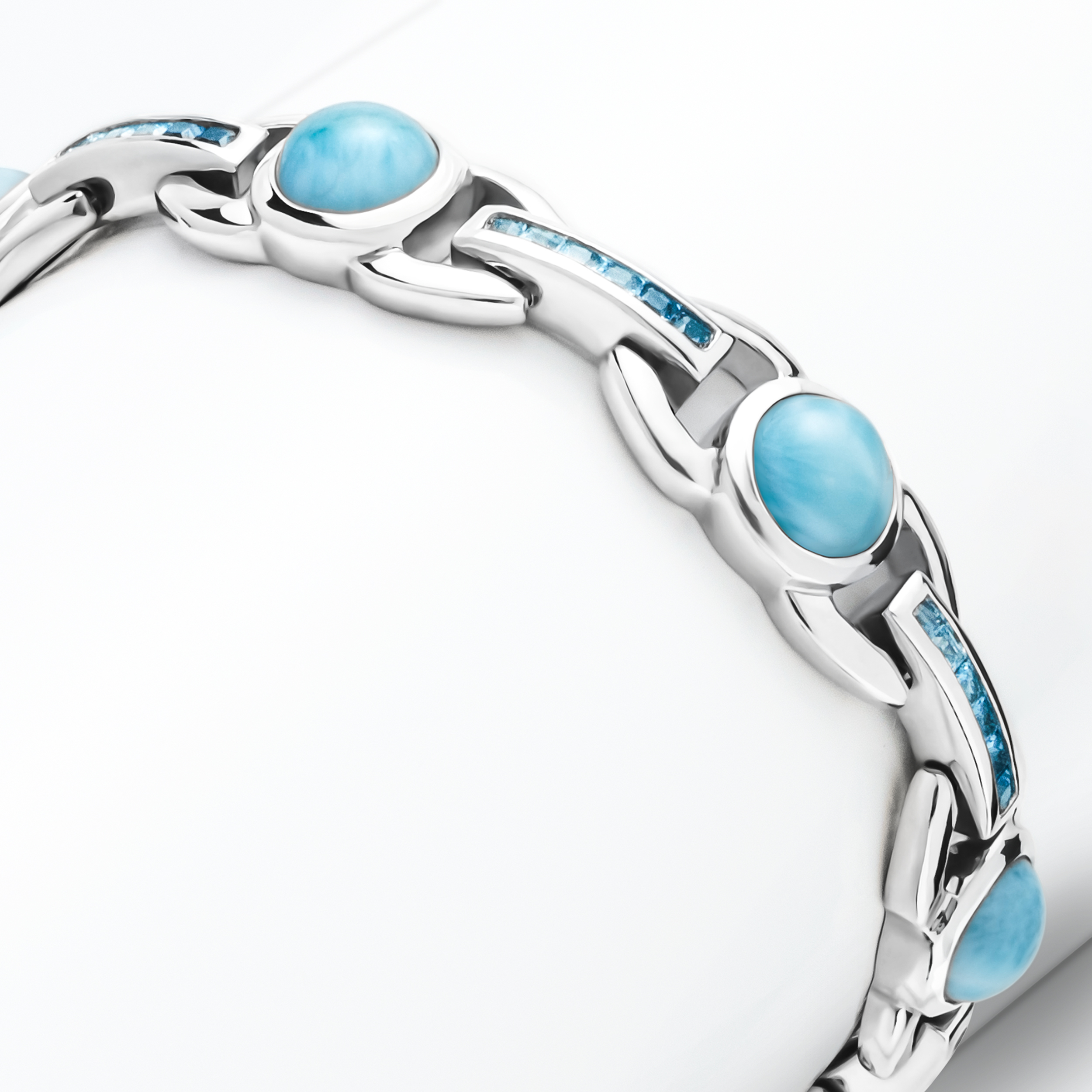 2500_aqua_bracelet_0256_at.jpg