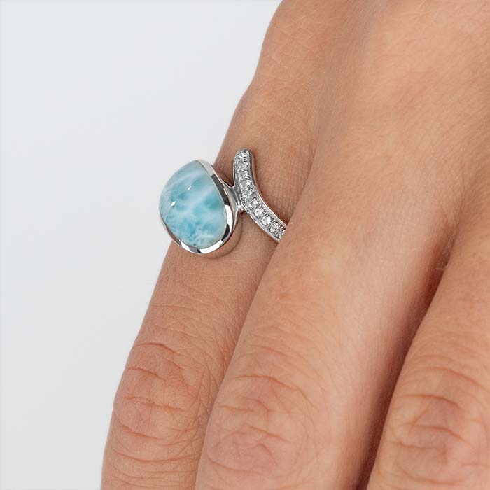 Modern ring in Sterling silver and larimar by marahlago