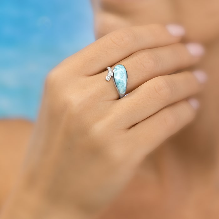 Modern ring in Sterling silver and larimar by marahlago