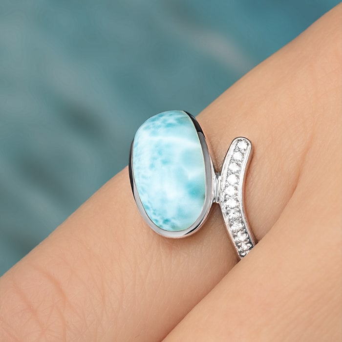 Modern ring in Sterling silver and larimar by marahlago