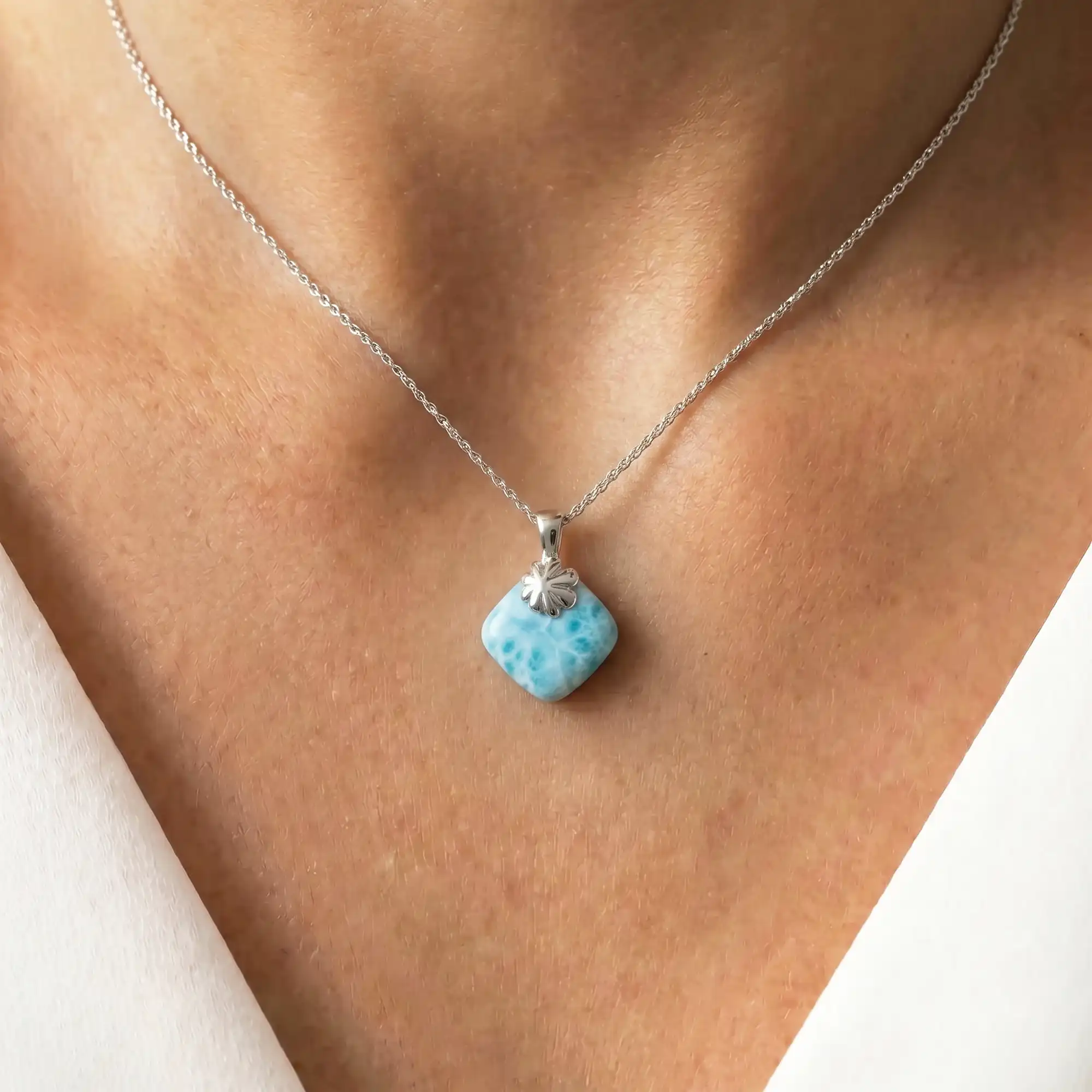 ABRIL LARIMAR NECKLACE