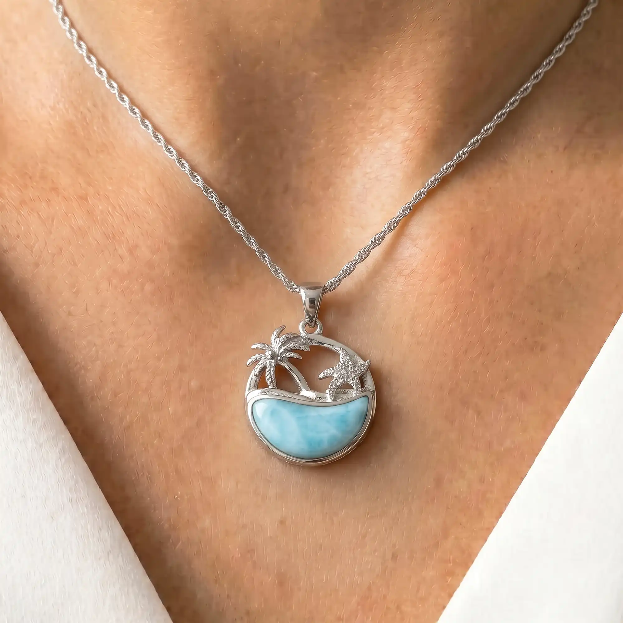 BEACHY NECKLACE