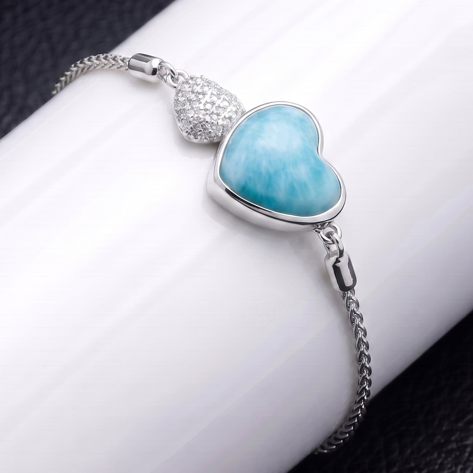 Heart Bracelet in Sterling silver with sapphire by Marahlago