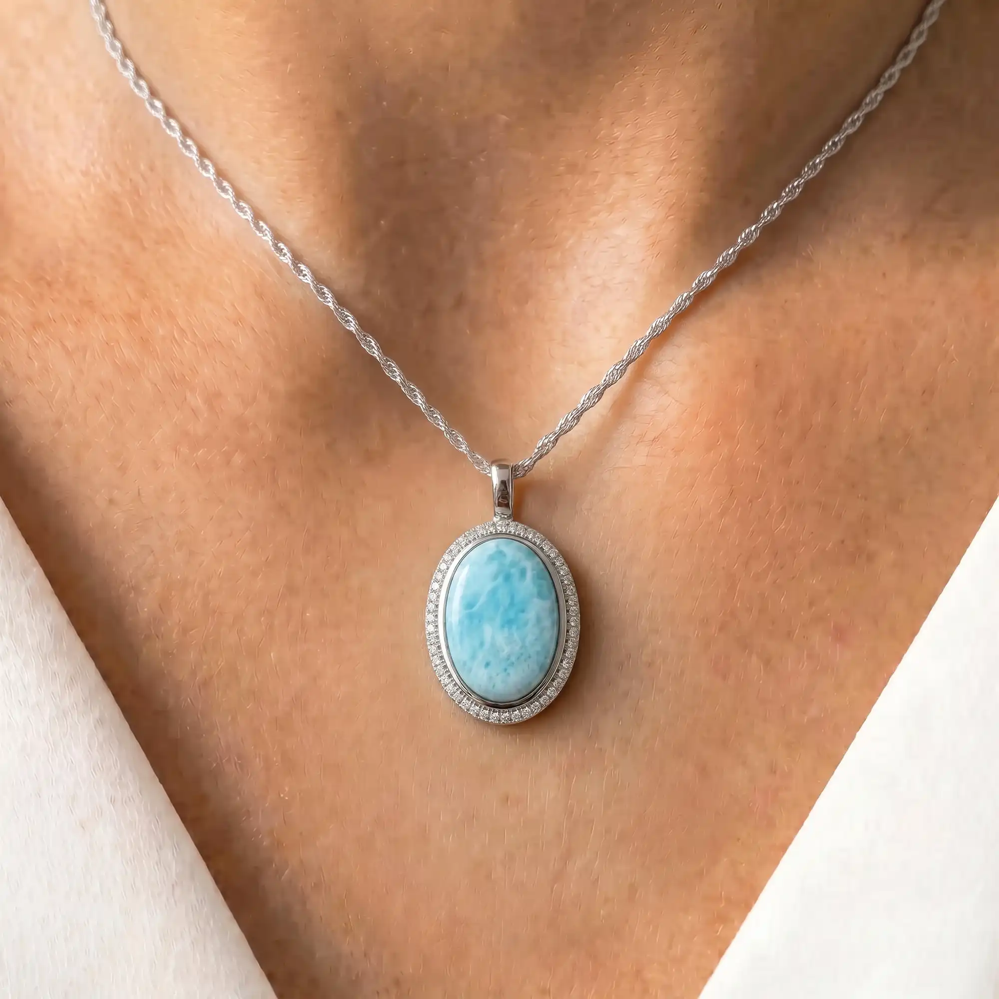 CLARITY OVAL NECKLACE