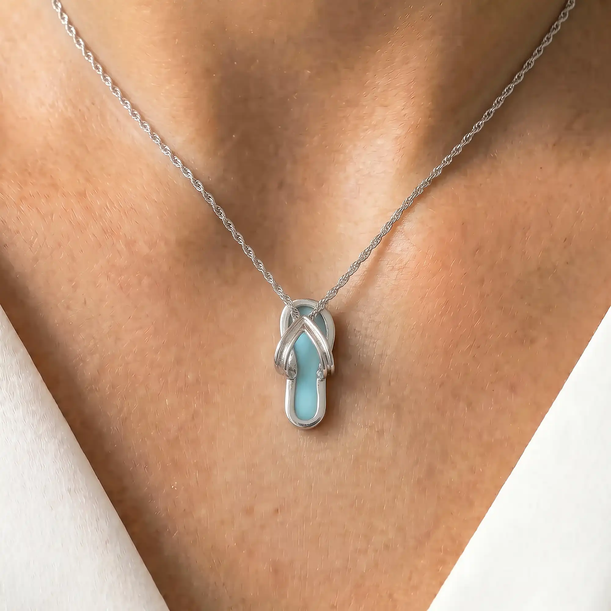 FLIP FLOP NECKLACE