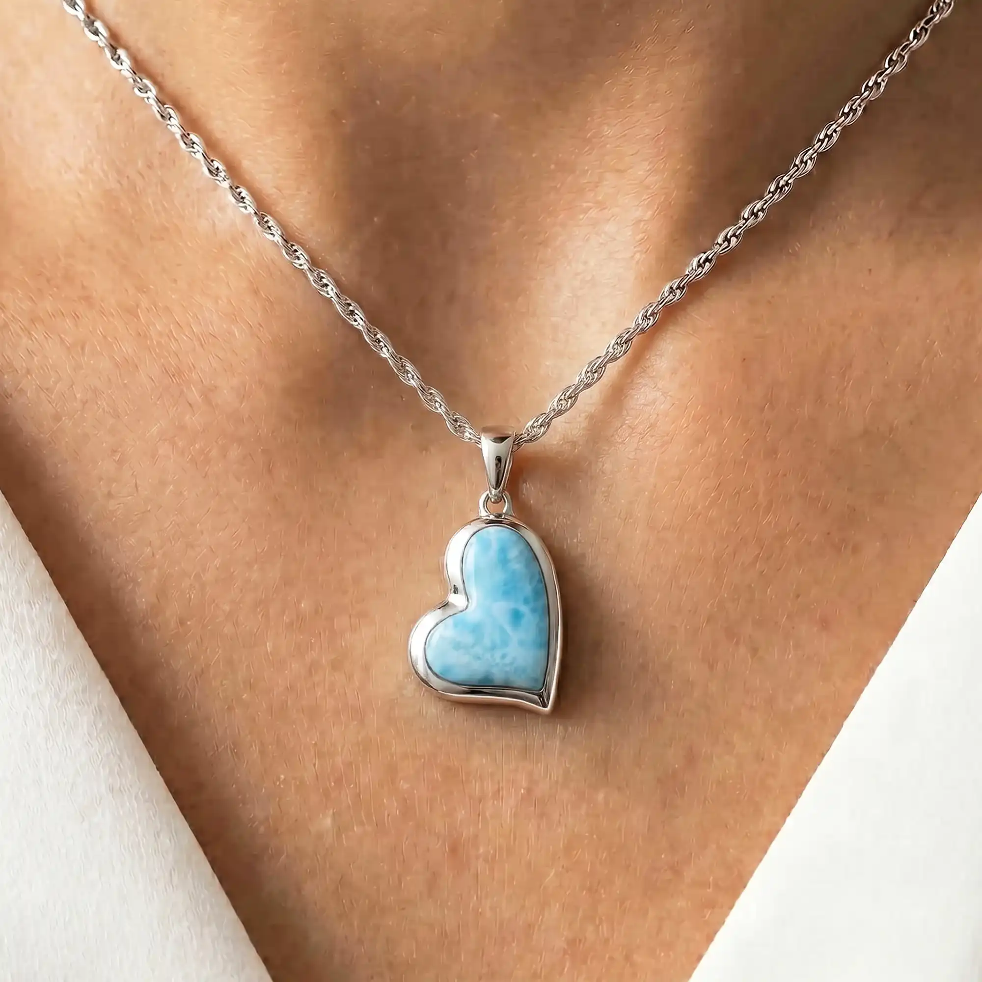 FLOATING HEART SILVER NECKLACE