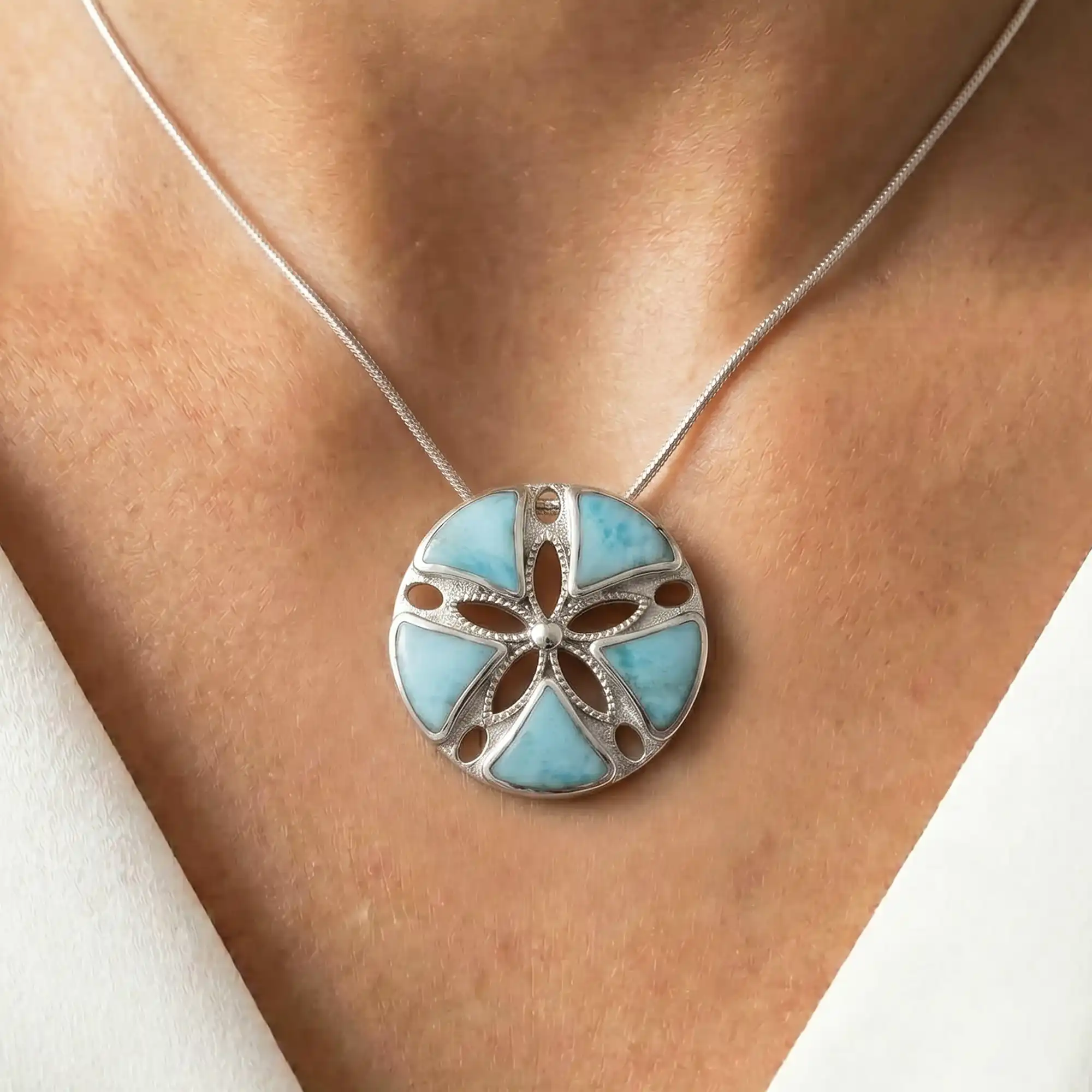 SAND DOLLAR PENDANT KEYHOLE