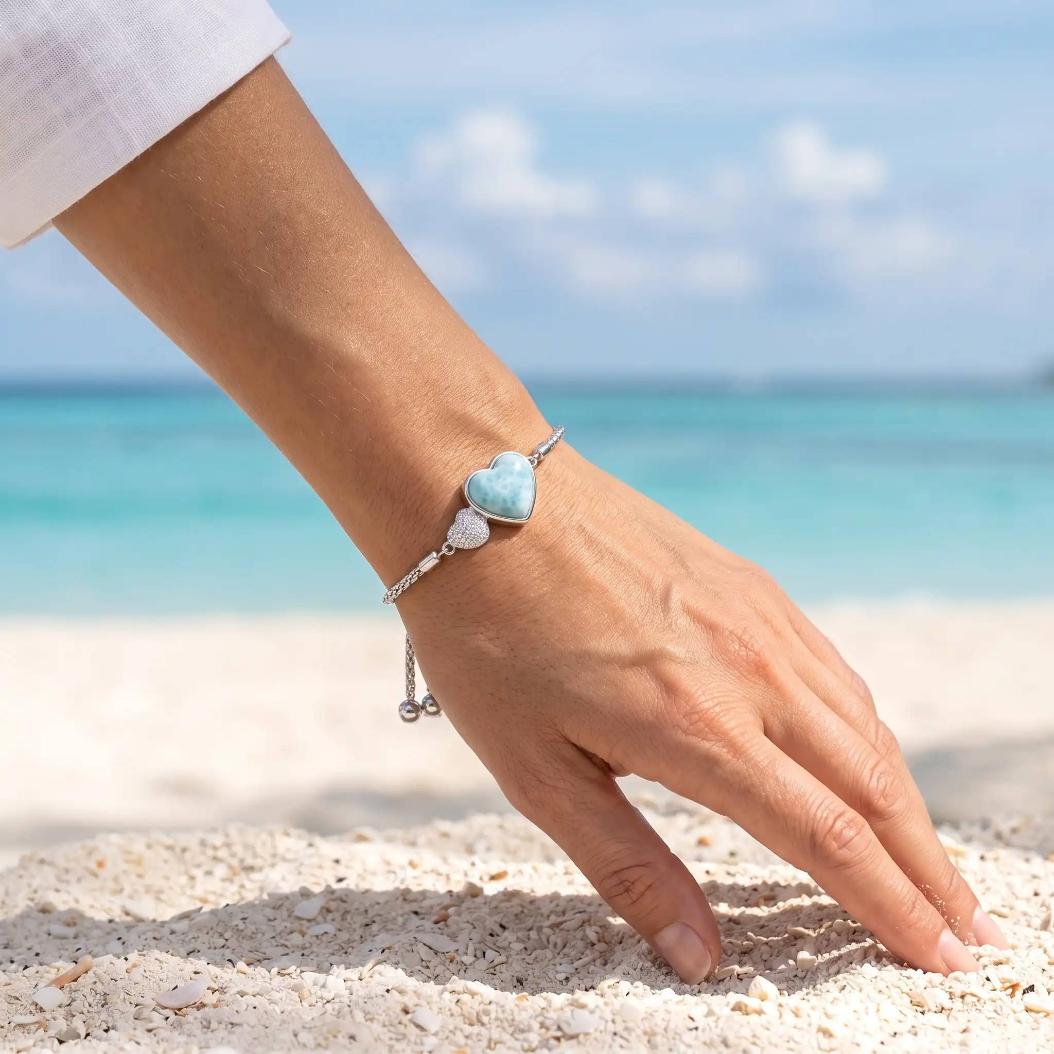 Heart Bracelet in Sterling silver with sapphire by Marahlago