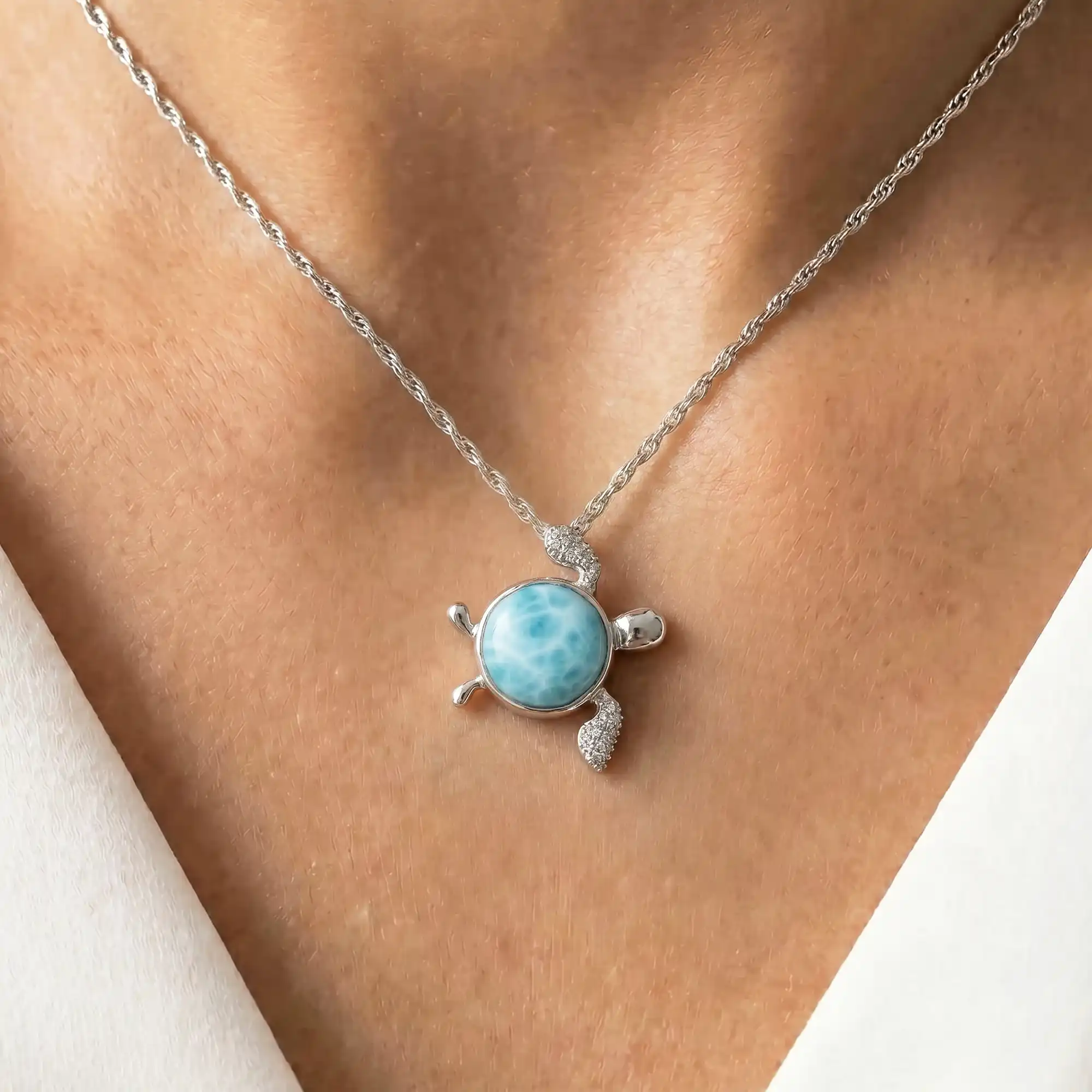 Sea Turtle Necklace in silver 