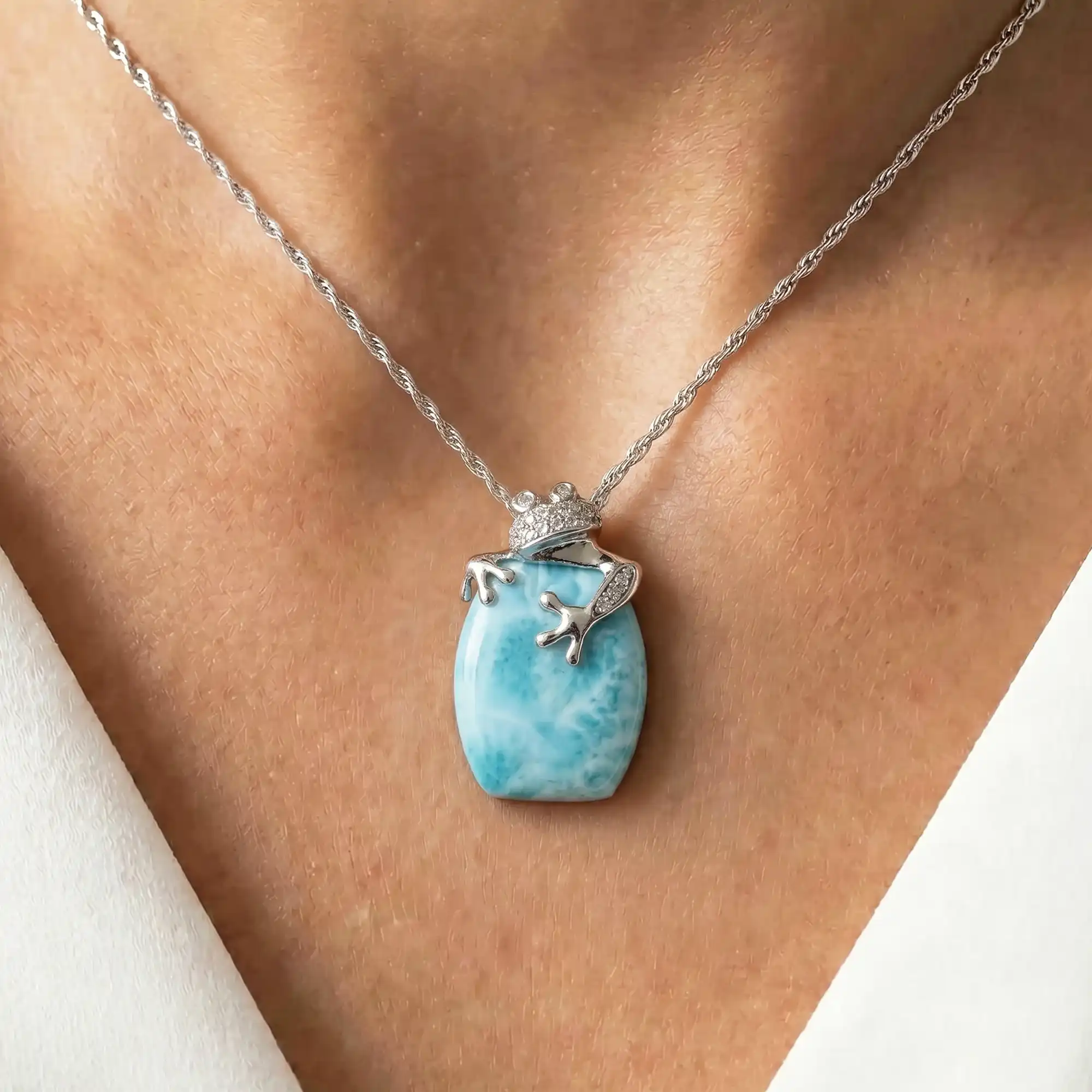 TREE FROG NECKLACE