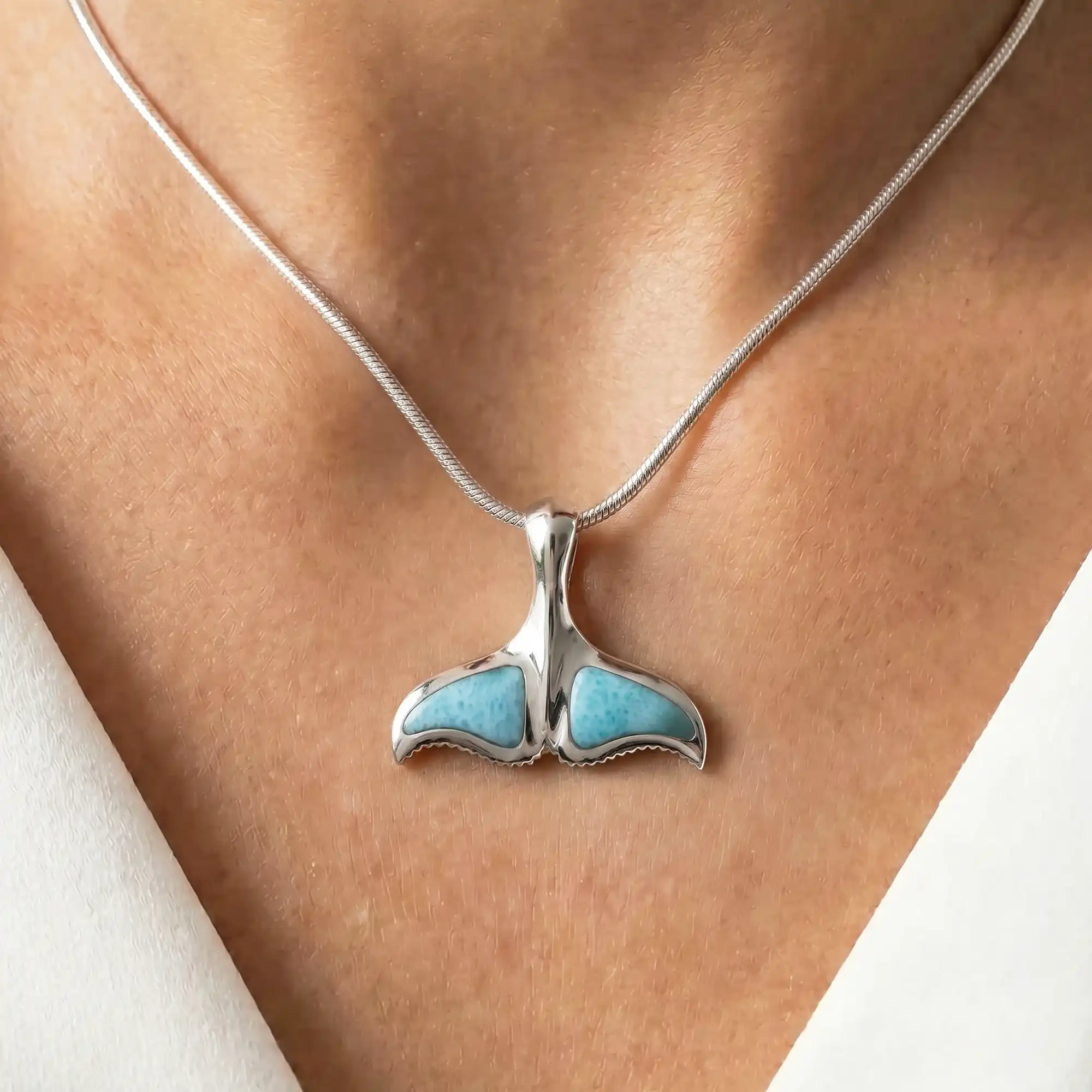 WHALE TAIL NECKLACE